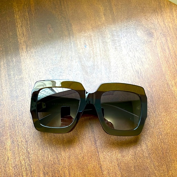 Gucci Square Oversized Sunglasses - Picture 4 of 9